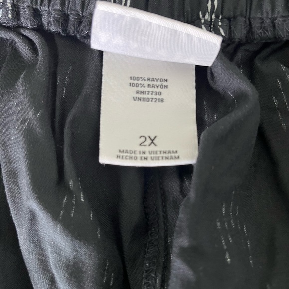 2xl black with white detail - elastic waist shorts - Ava and Viv - Picture 4 of 4